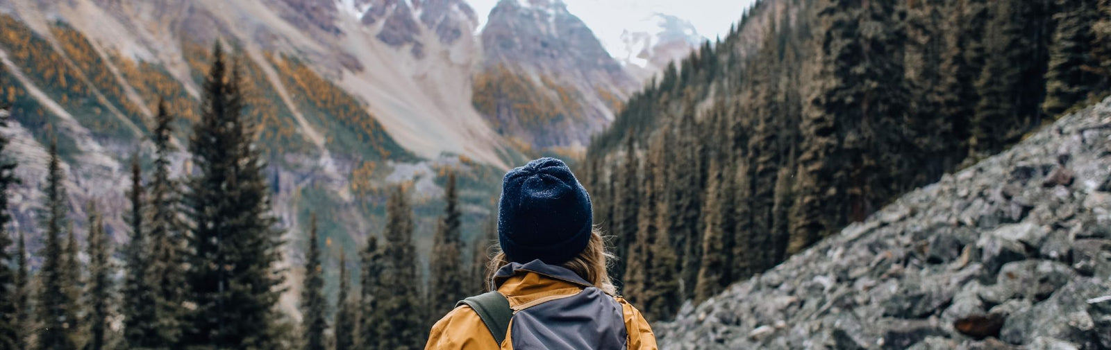 waterproof phone pouch - ugo wear - mountain hiking