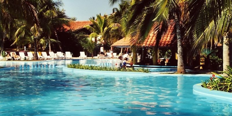 Best Swim Up Bars at Beach Resorts