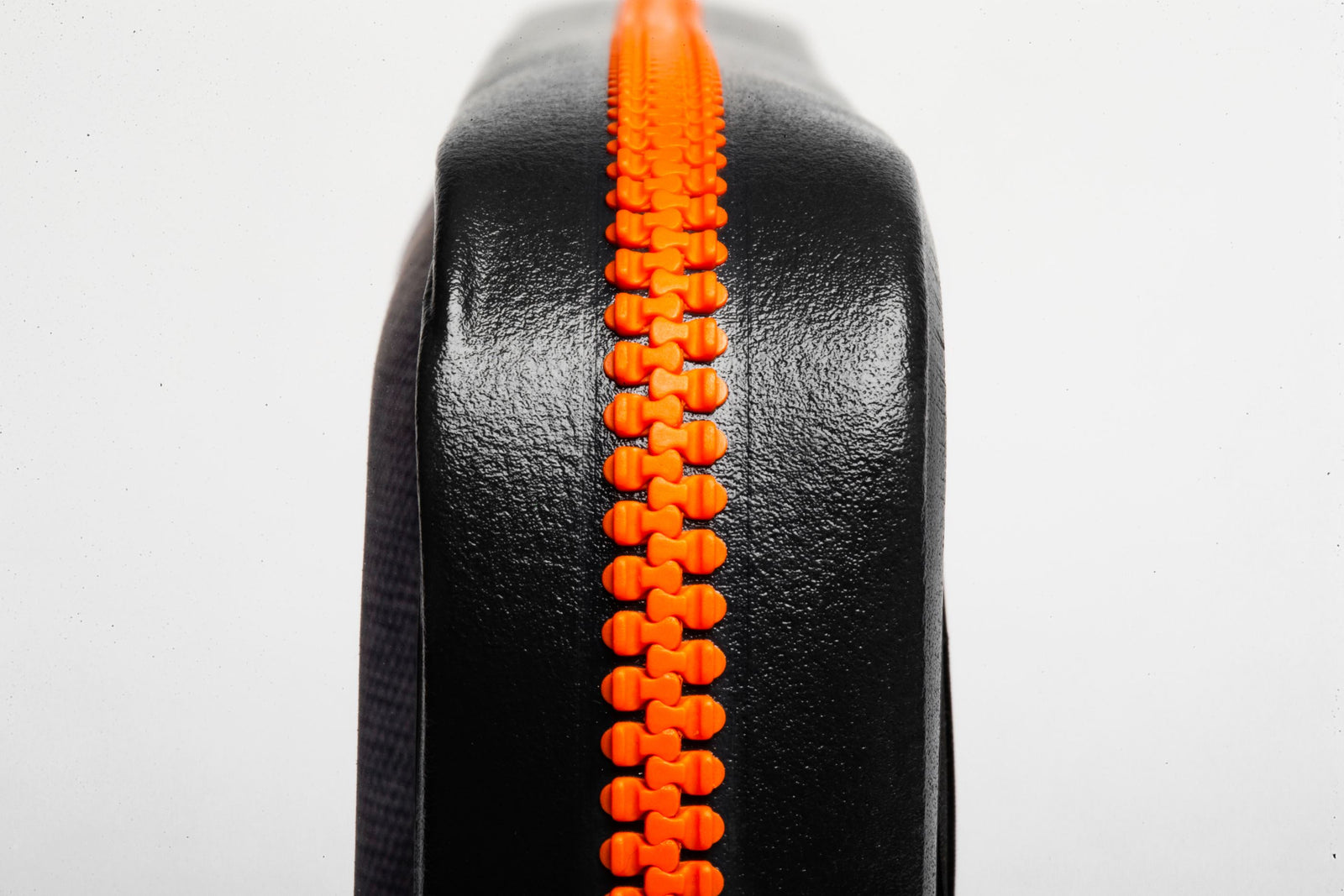 technology zipper - ugo 100% waterproof dry pack that floats for your phone or tablet